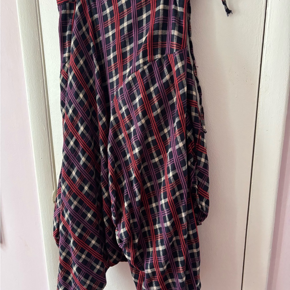 this is skirt one size. with zipper and tie.